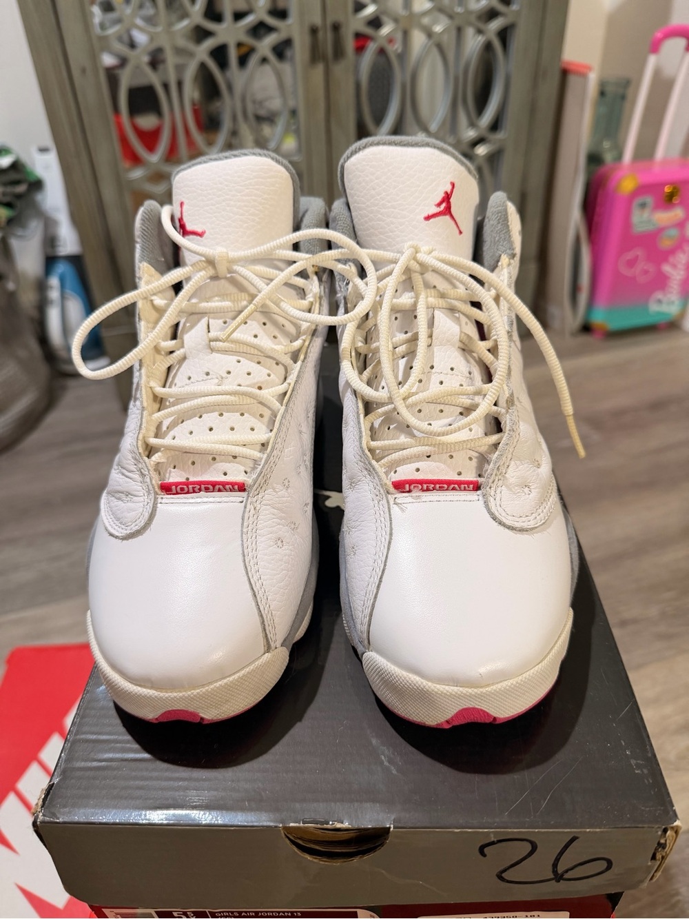 Jordan Girls' Retro 13 “STEALTH” - White/Grey/Pink - Picture 2 of 9
